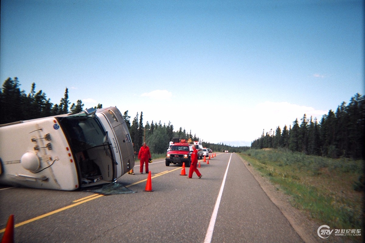 motorhome-rollover-accident.jpg